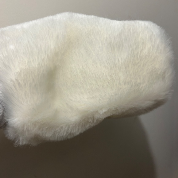 Fur Cloak - Picture 2 of 2